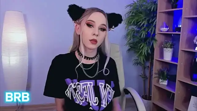 Shiny Jennifer online show from 02-13-25, 07:56