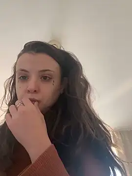 bunnythetailor online show from 12-16-25, 01:05