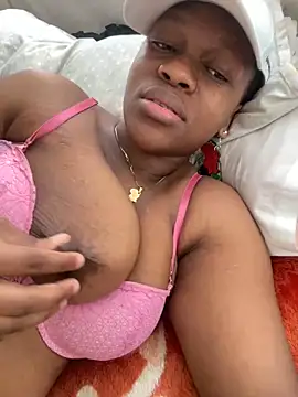 Snapshot of Boneca25 chatting on 02-16-25, 02:10 Boneca25 online show from 02-16-25, 02:10