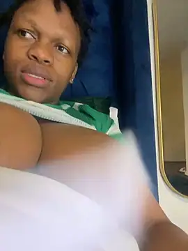 Snapshot of Boneca25 chatting on 02-18-25, 08:47 Boneca25 online show from 02-18-25, 08:47