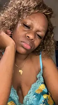 Snapshot of Boneca25 chatting on 02-27-25, 08:28 Boneca25 online show from 02-27-25, 08:28