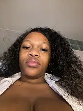 Snapshot of Boneca25 chatting on 10-17-25, 06:27 Boneca25 online show from 10-17-25, 06:27