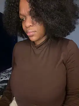 Snapshot of Boneca25 chatting on 10-25-25, 09:06 Boneca25 online show from 10-25-25, 09:06