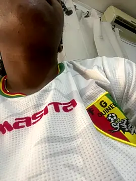 Snapshot of Boneca25 chatting on 11-26-25, 09:43 Boneca25 online show from 11-26-25, 09:43