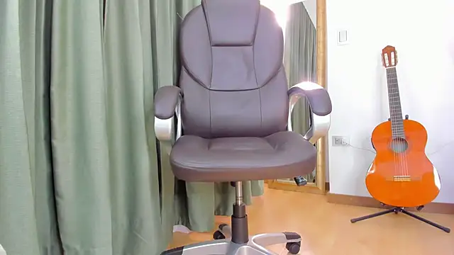 Snapshot of Tombarden chatting on 03-13-25, 09:05 Tombarden online show from 03-13-25, 09:05