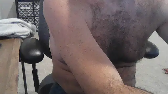 Snapshot of harrychest chatting on 10-15-25, 02:39 harrychest online show from 10-15-25, 02:39