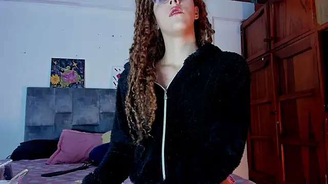 Isangel  online show from 09-30-25, 04:50