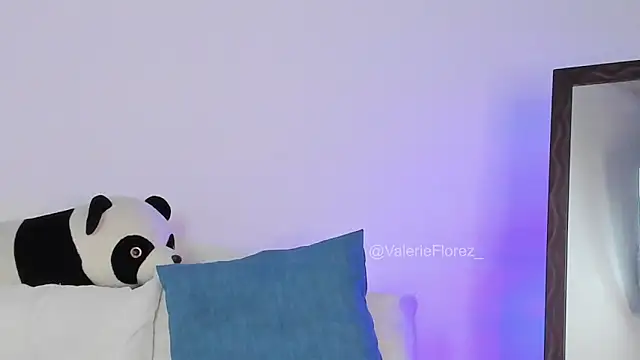 ValerieFlorez  online show from 03-07-25, 08:23