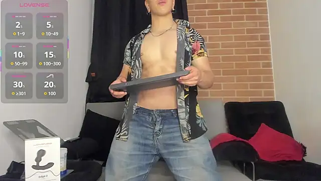 Snapshot of DavidX_X21_Strip chatting on 09-18-25, 06:37 DavidX X21 Strip online show from 09-18-25, 06:37