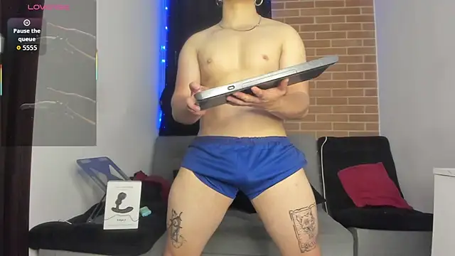 Snapshot of DavidX_X21_Strip chatting on 12-21-25, 07:48 DavidX X21 Strip online show from 12-21-25, 07:48