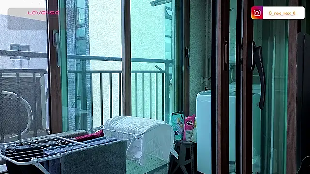 Snapshot of Doh728 chatting on 10-19-25, 01:28 Doh728 online show from 10-19-25, 01:28