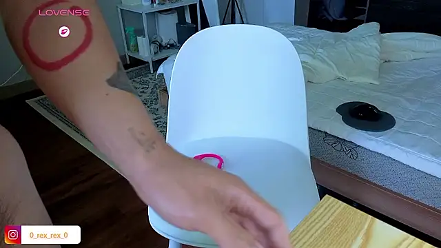 Snapshot of Doh728 chatting on 11-22-25, 12:53 Doh728 online show from 11-22-25, 12:53