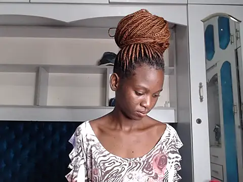 Snapshot of YoungDiva69 chatting on 01-29-25, 08:04 YoungDiva69 online show from 01-29-25, 08:04