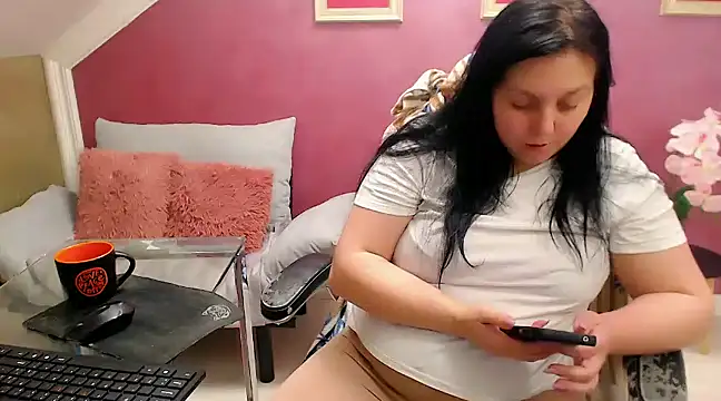 Snapshot of Wetandnaughtyxx chatting on 02-18-25, 11:11 Wetandnaughtyxx online show from 02-18-25, 11:11