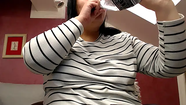 Snapshot of Wetandnaughtyxx chatting on 03-12-26, 08:20 Wetandnaughtyxx online show from 03-12-26, 08:20