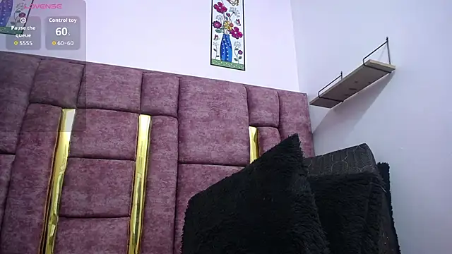 VICTORIAHANK  online show from 01-13-26, 06:57