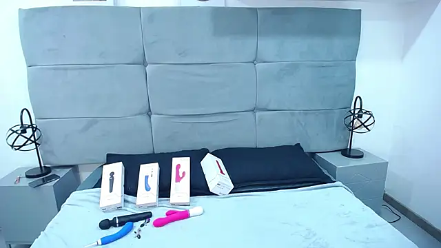 Snapshot of CamiilaReyes chatting on 03-06-25, 01:46 CamiilaReyes online show from 03-06-25, 01:46