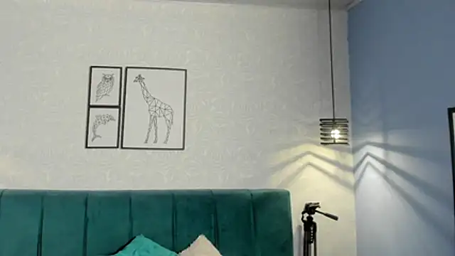 Snapshot of ninna_curly chatting on 05-15-26, 03:24 ninna curly online show from 05-15-26, 03:24