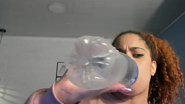 Snapshot of ninna_curly chatting on 06-26-26, 03:22 ninna curly online show from 06-26-26, 03:22