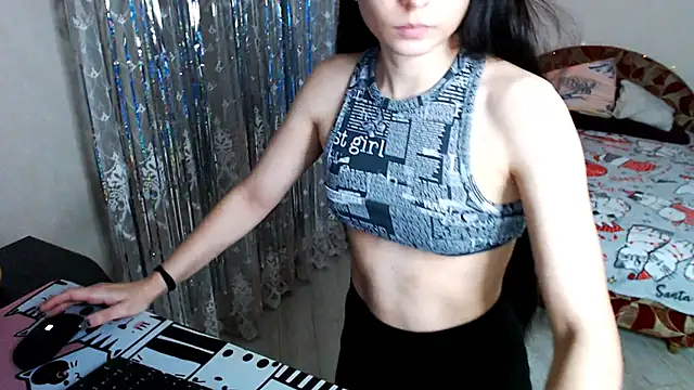 Snapshot of Kriss_brunette_5 chatting on 01-15-26, 04:00 Kriss brunette 5 online show from 01-15-26, 04:00