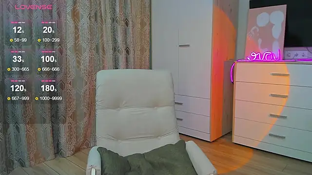 Snapshot of _dkny_ chatting on 01-17-26, 10:42 dkny online show from 01-17-26, 10:42