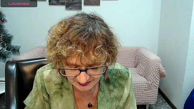 Snapshot of SexyGrandma_ chatting on 02-02-25, 08:13 SexyGrandma  online show from 02-02-25, 08:13