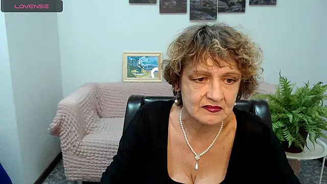 Snapshot of SexyGrandma_ chatting on 02-05-25, 05:41 SexyGrandma  online show from 02-05-25, 05:41