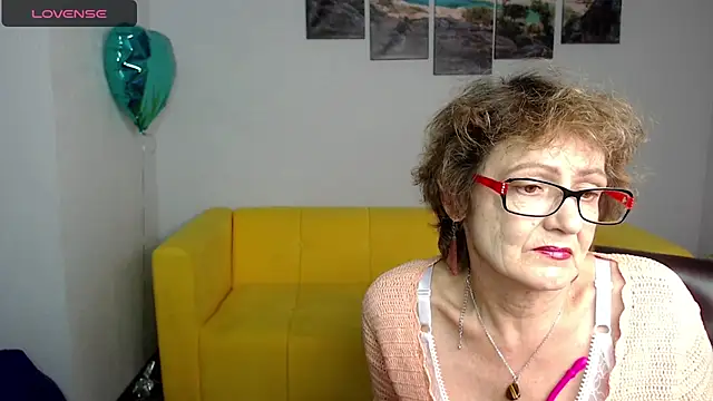 Snapshot of SexyGrandma_ chatting on 03-03-25, 09:05 SexyGrandma  online show from 03-03-25, 09:05