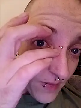 Snapshot of Astrid-Gilbert chatting on 02-03-25, 08:03 Astrid-Gilbert online show from 02-03-25, 08:03