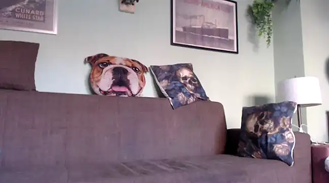 Snapshot of Astrid-Gilbert chatting on 03-04-25, 10:57 Astrid-Gilbert online show from 03-04-25, 10:57