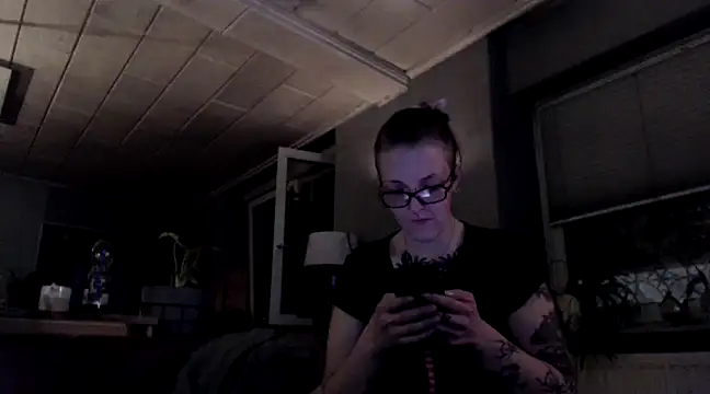 Snapshot of Astrid-Gilbert chatting on 03-05-25, 06:12 Astrid-Gilbert online show from 03-05-25, 06:12