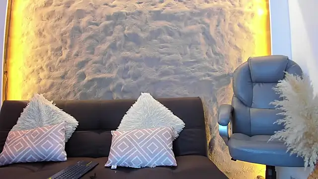 Shanntal  online show from 01-29-25, 05:13