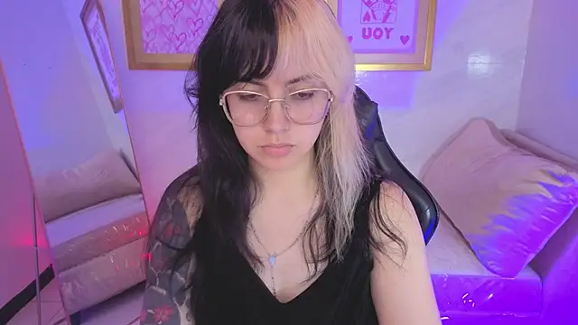 Hela v online show from 02-10-26, 08:02