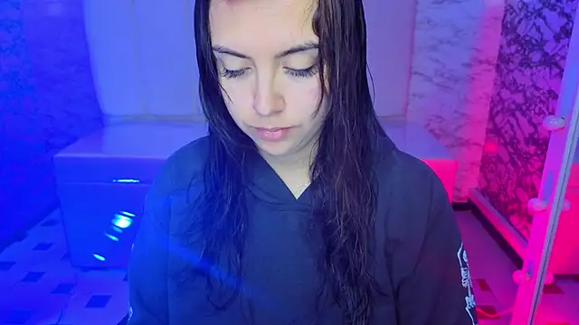 Hela v online show from 04-15-26, 01:07