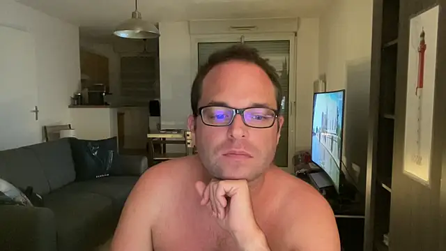 Snapshot of Funnyjul31 chatting on 06-19-26, 04:33 Funnyjul31 online show from 06-19-26, 04:33