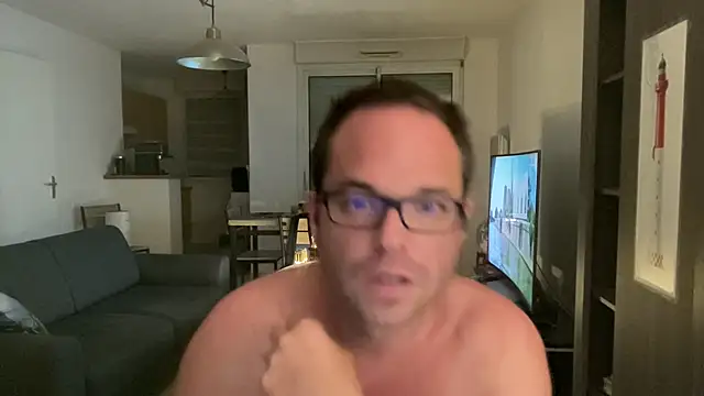 Snapshot of Funnyjul31 chatting on 06-24-26, 04:50 Funnyjul31 online show from 06-24-26, 04:50