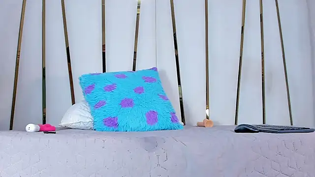 Snapshot of violet_gray_ chatting on 02-02-25, 06:37 violet gray online show from 02-02-25, 06:37