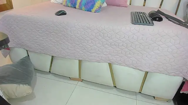 Snapshot of violet_gray_ chatting on 02-08-25, 03:08 violet gray online show from 02-08-25, 03:08