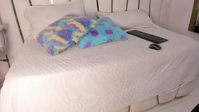 Snapshot of violet_gray_ chatting on 02-15-25, 11:50 violet gray online show from 02-15-25, 11:50