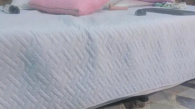 Snapshot of violet_gray_ chatting on 02-25-25, 05:30 violet gray online show from 02-25-25, 05:30