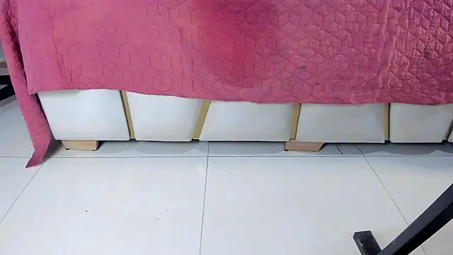 Snapshot of violet_gray_ chatting on 03-07-25, 12:34 violet gray online show from 03-07-25, 12:34