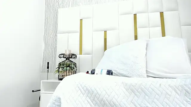 Snapshot of violet_gray_ chatting on 03-16-25, 03:04 violet gray online show from 03-16-25, 03:04