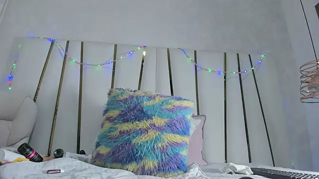 Snapshot of violet_gray_ chatting on 11-20-25, 10:04 violet gray online show from 11-20-25, 10:04