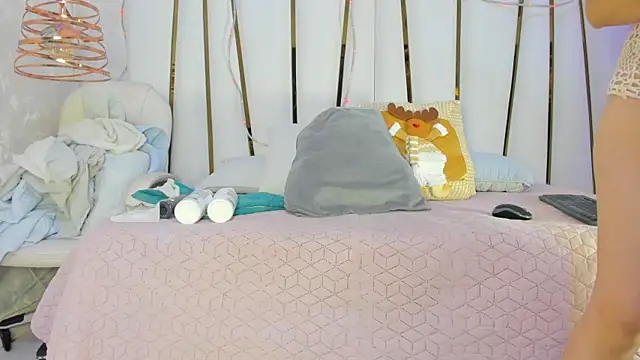 Snapshot of violet_gray_ chatting on 11-27-25, 11:34 violet gray online show from 11-27-25, 11:34