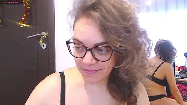 Snapshot of Ju-Hot chatting on 01-23-25, 02:39 Ju-Hot online show from 01-23-25, 02:39