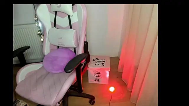 Snapshot of LadyLyanna chatting on 03-06-25, 12:32 LadyLyanna online show from 03-06-25, 12:32