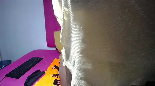 Snapshot of Mywife777 chatting on 03-16-25, 03:25 Mywife777 online show from 03-16-25, 03:25