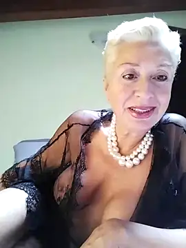 Snapshot of divinaerotica chatting on 06-10-26, 11:42 divinaerotica online show from 06-10-26, 11:42