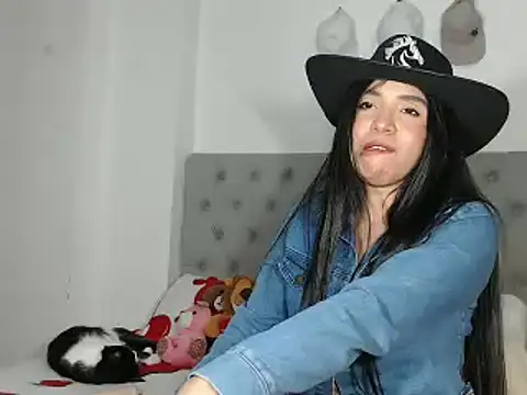Snapshot of Antoneella_vz chatting on 02-13-25, 03:18 Antoneella vz online show from 02-13-25, 03:18