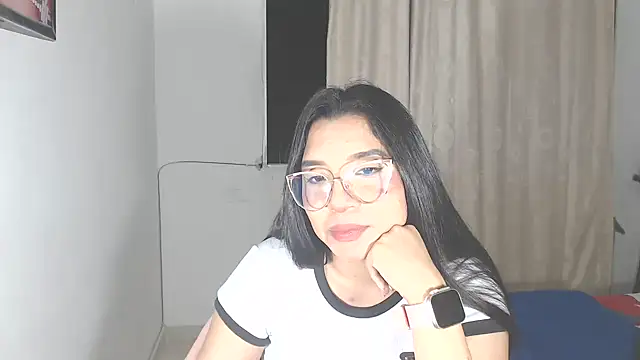 Snapshot of Antoneella_vz chatting on 02-26-25, 10:15 Antoneella vz online show from 02-26-25, 10:15
